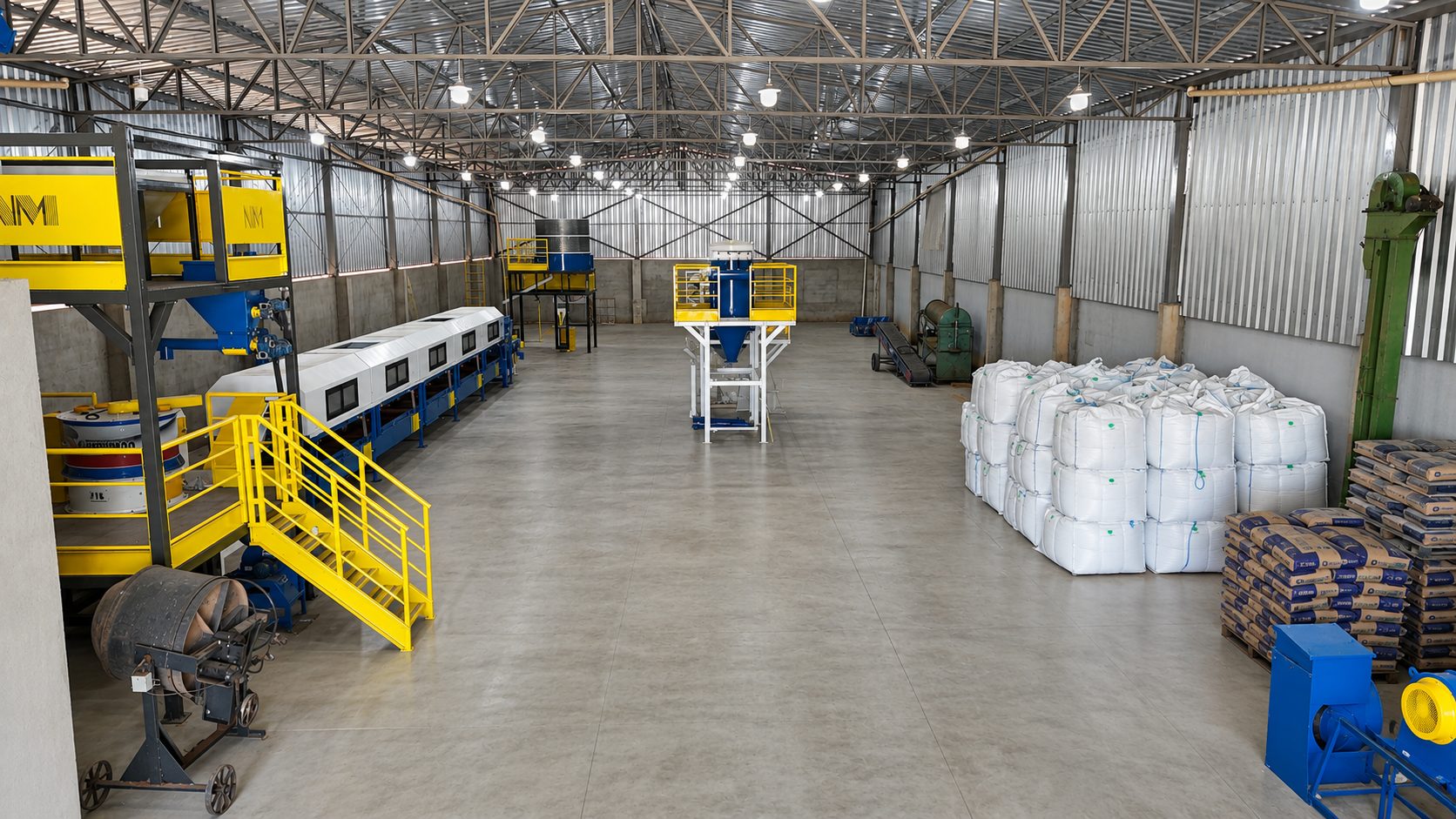 Planta industrial da SP Agro com linha de beneficiamento, máquinas de limpeza e big bags de sementes